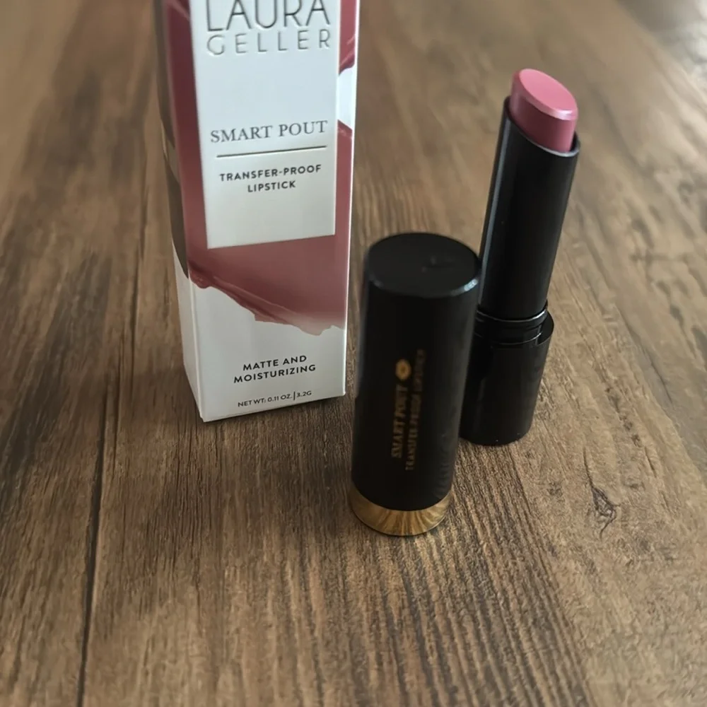 Laura Geller Smart Pout Lipstick Shade Expert